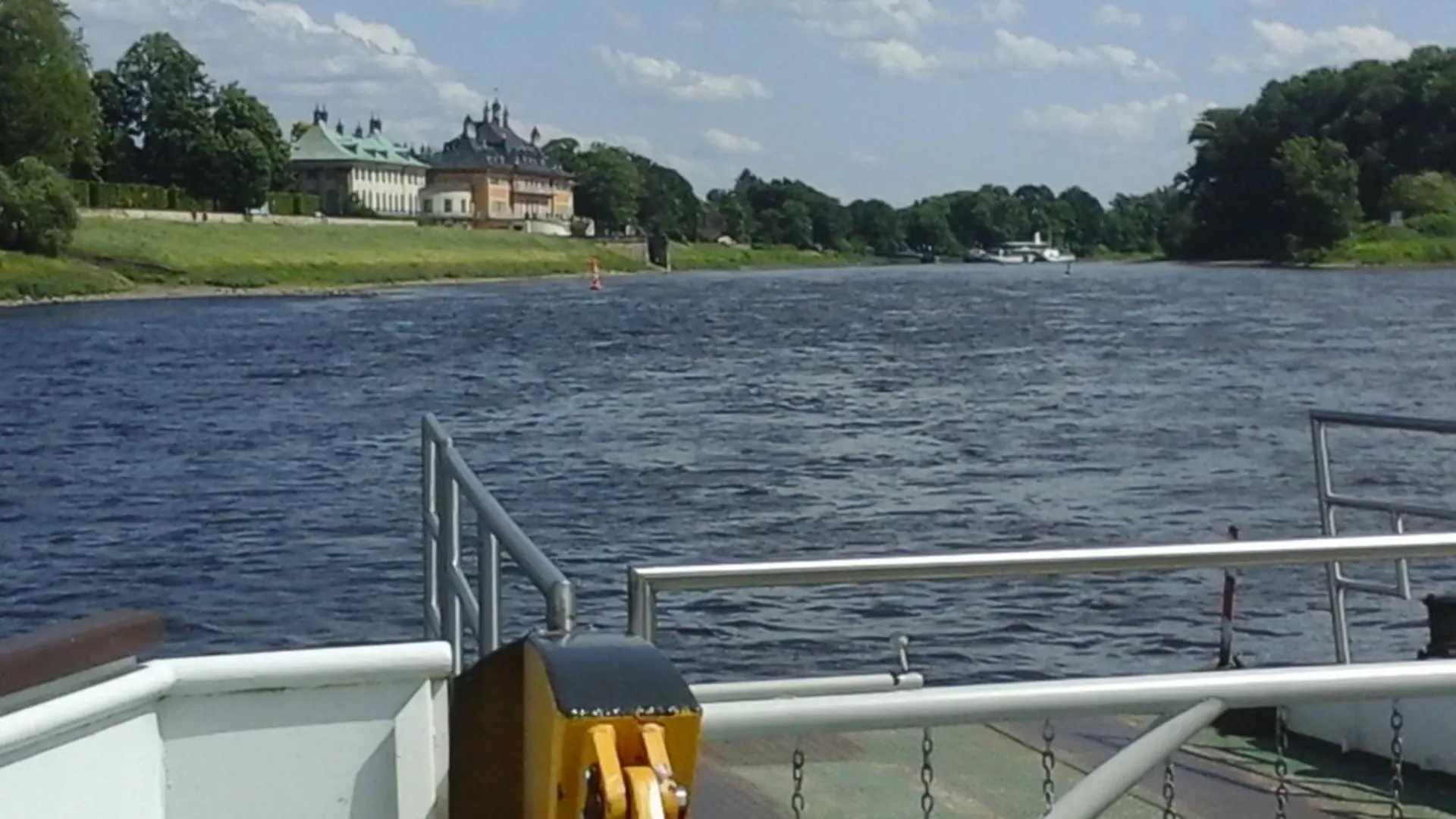 Dresden-Entspannung-Natur-Trifft-2-Staedte-Am-Fluss